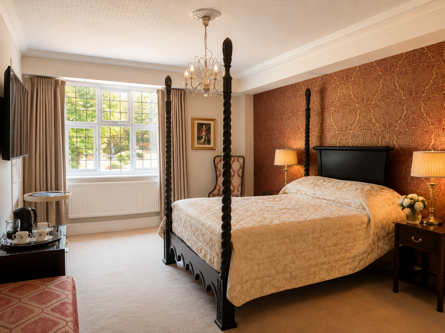 Four poster room